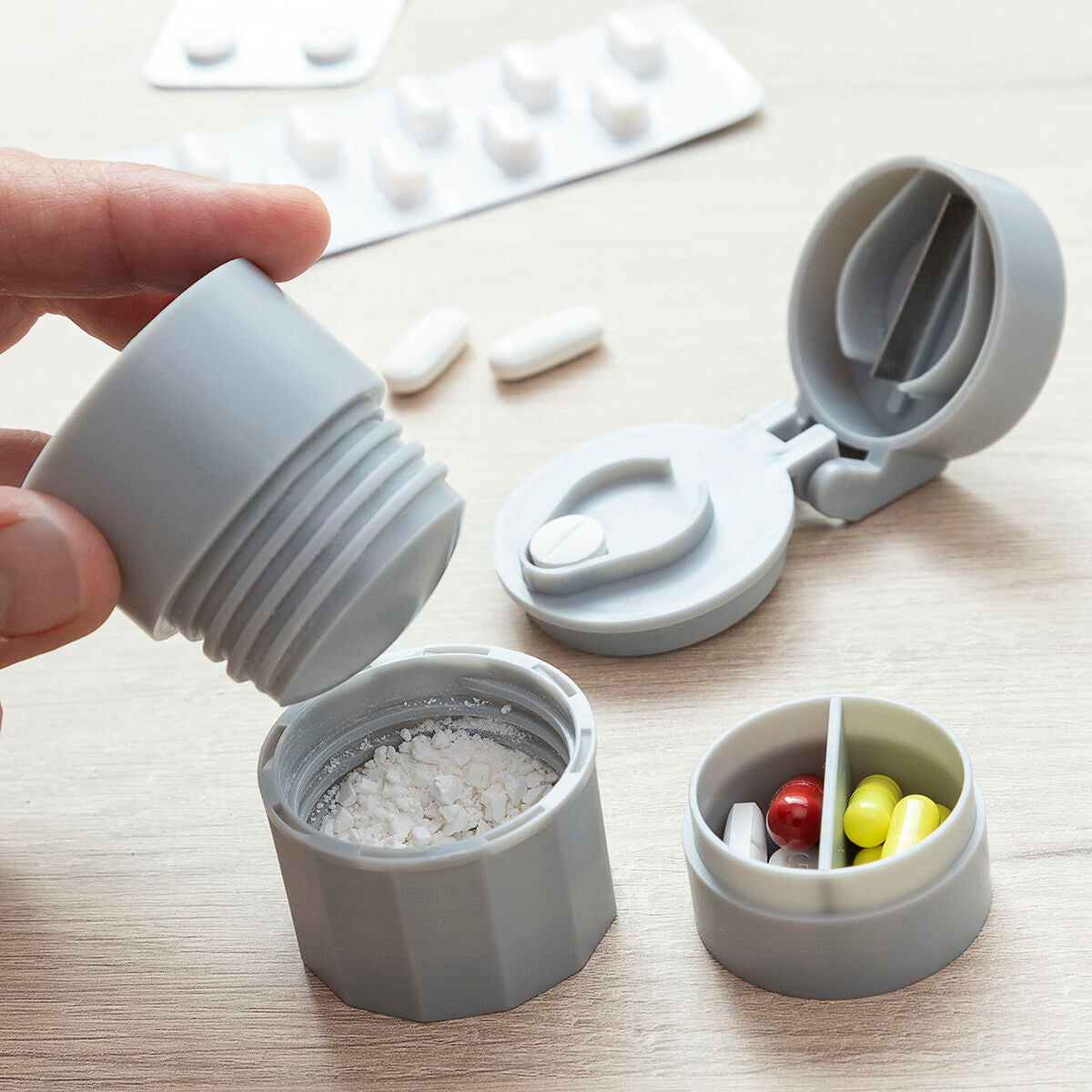 5-in-1 Pill Dispenser with Cutter and Crusher Fivlok InnovaGoods